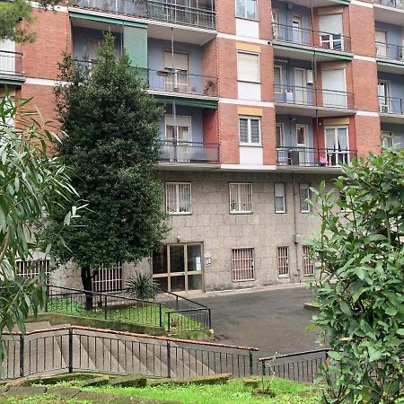 Metro Famagosta - Luminoso Appartamento Con Balcone Free Wifi & Parking Milano Eksteriør bilde