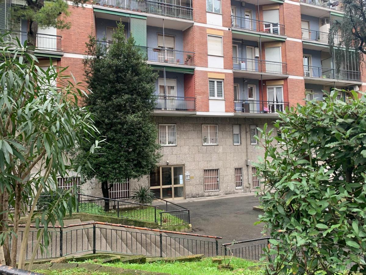Metro Famagosta - Luminoso Appartamento Con Balcone Free Wifi & Parking Milano Eksteriør bilde