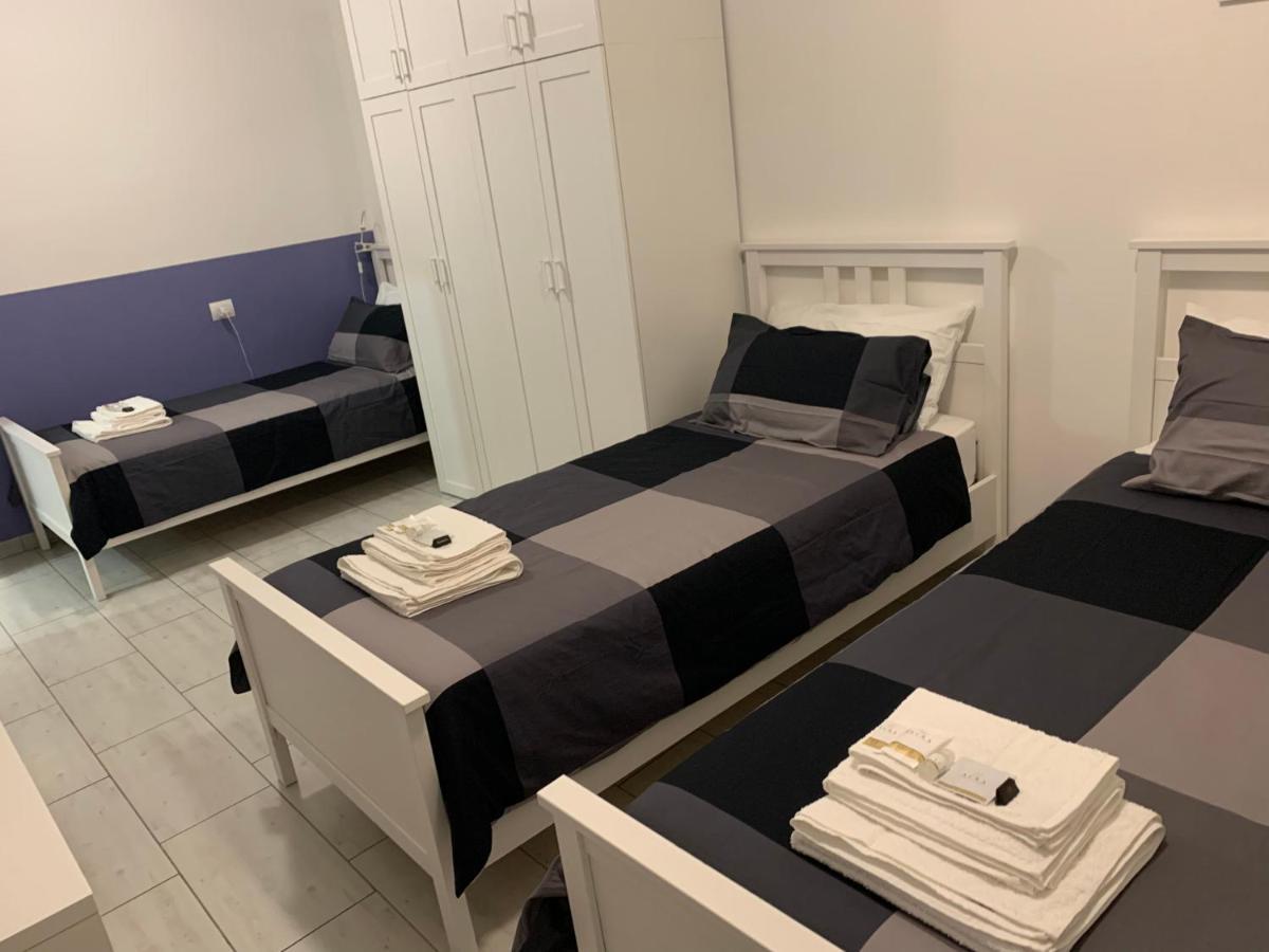 Metro Famagosta - Luminoso Appartamento Con Balcone Free Wifi & Parking Milano Eksteriør bilde