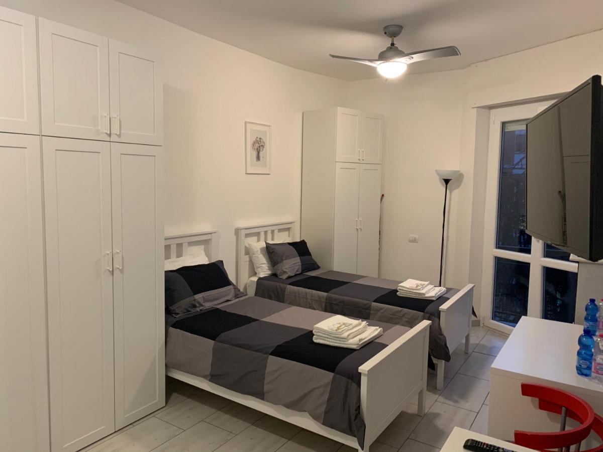 Metro Famagosta - Luminoso Appartamento Con Balcone Free Wifi & Parking Milano Eksteriør bilde